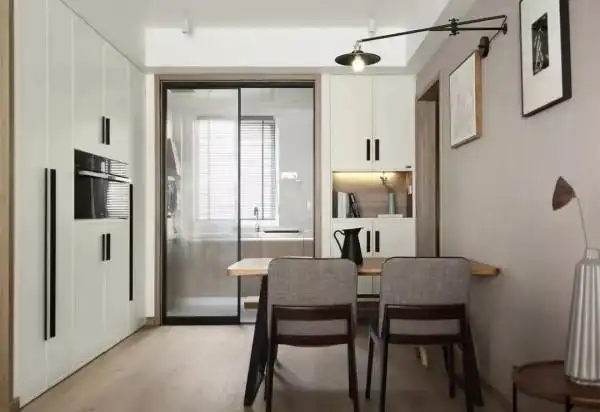 餐桌椅和餐邊柜很關(guān)鍵，搭配非常重要