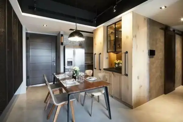 餐桌椅和餐邊柜很關(guān)鍵，搭配非常重要