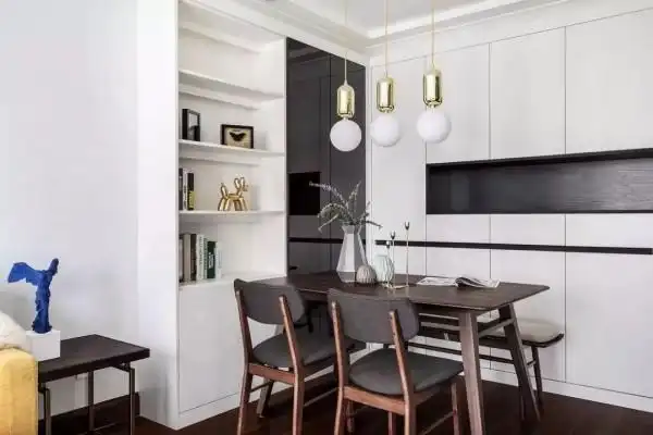 餐桌椅和餐邊柜很關(guān)鍵，搭配非常重要