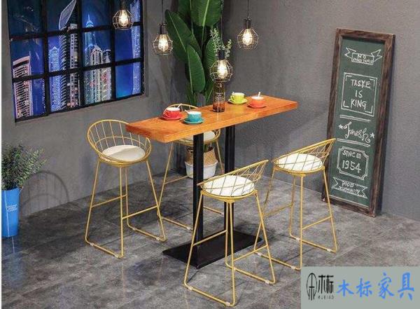 板式家具定制如何判斷板材優(yōu)劣？教你選家具材質(zhì) 