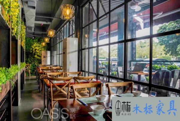 實木餐桌椅種類有哪些？桌椅定制廠家如何選？ 